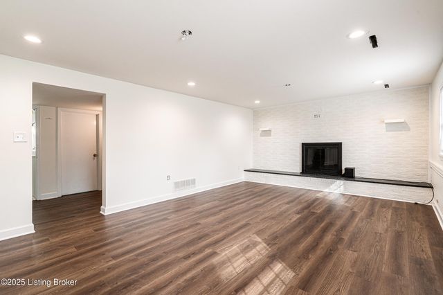 3801 Iron Horse Way, Louisville, KY 40272