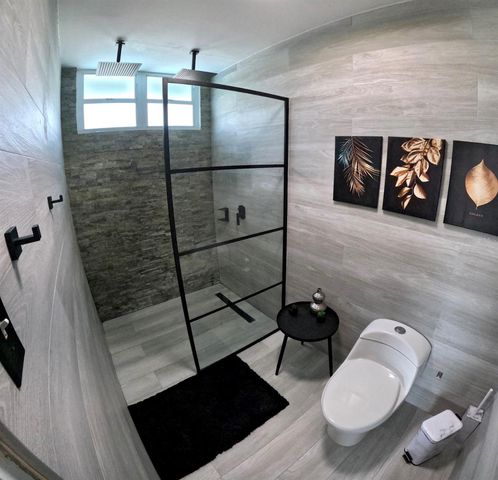 Calle MANTARRAYA, Dorado, PR 00646