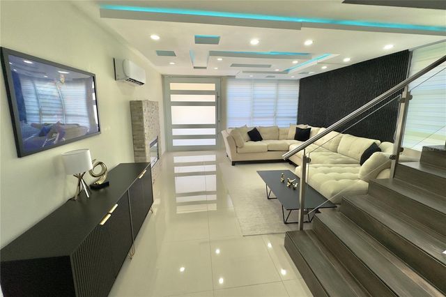 Calle MANTARRAYA, Dorado, PR 00646