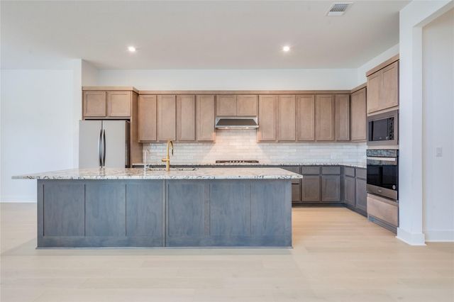 2217 Sondrio BND, Leander, TX 78641