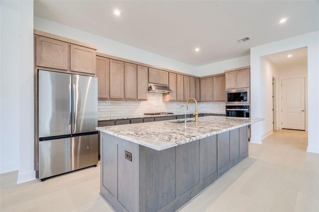 2217 Sondrio BND, Leander, TX 78641