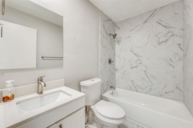 2043 Chatsworth Road, Carrollton, TX 75007