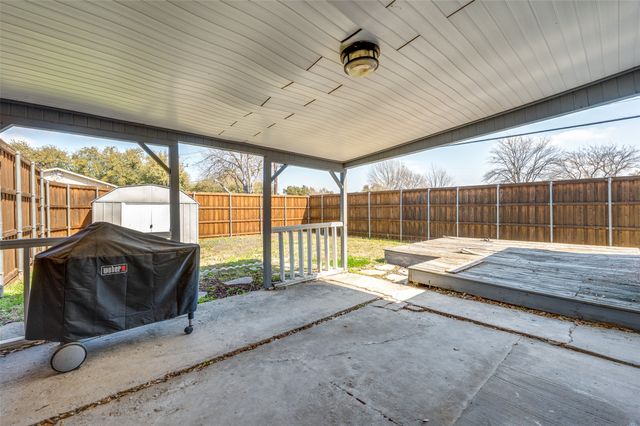 2043 Chatsworth Road, Carrollton, TX 75007