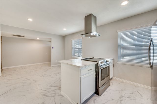 2043 Chatsworth Road, Carrollton, TX 75007