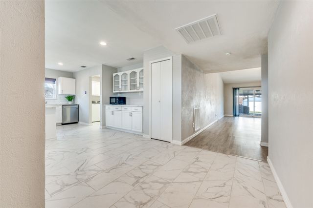 2043 Chatsworth Road, Carrollton, TX 75007