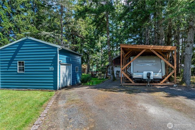 711 E Herron Boulevard NW, Lakebay, WA 98349