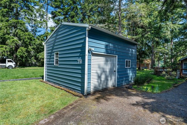 711 E Herron Boulevard NW, Lakebay, WA 98349