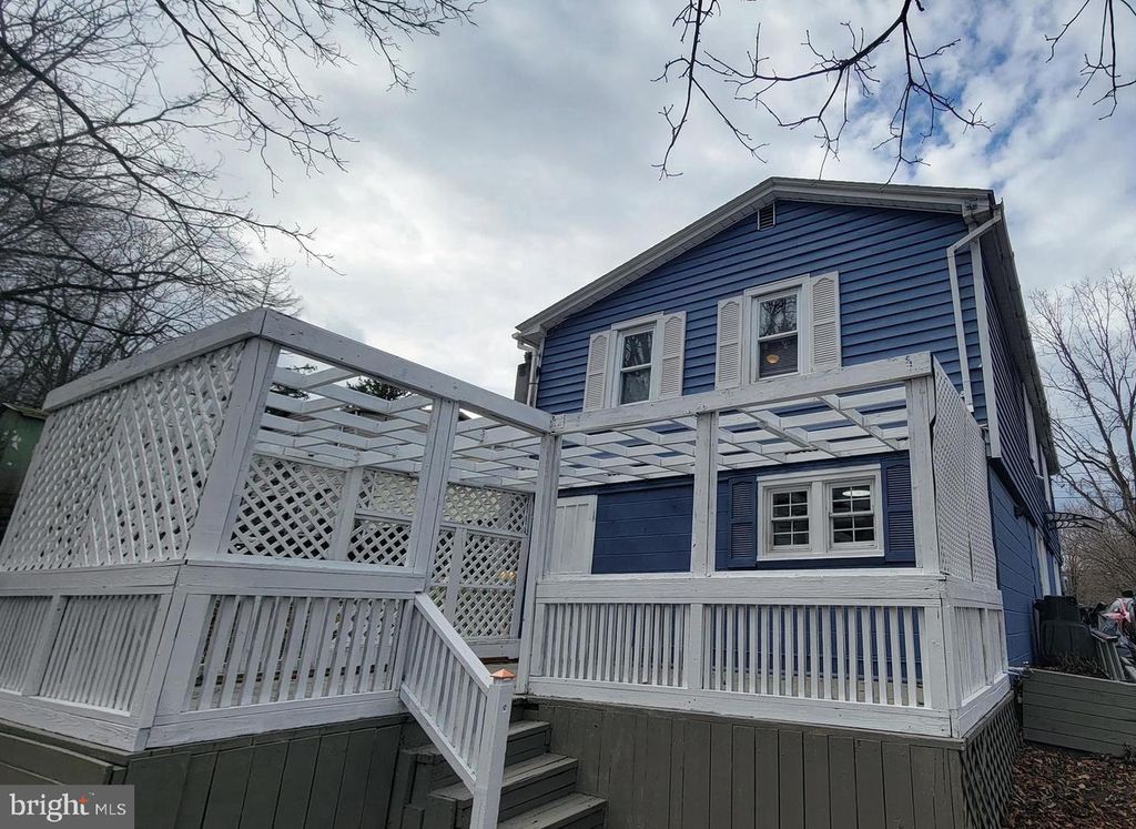 Image 8 of property listing at 4 YOST AVE, Cumberland, MD 21502
