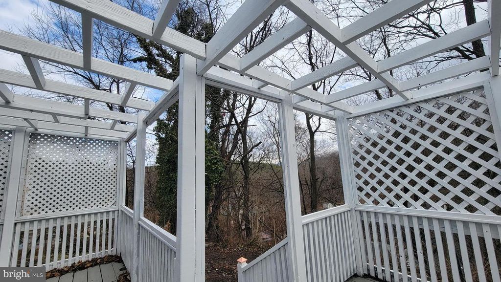Image 9 of property listing at 4 YOST AVE, Cumberland, MD 21502