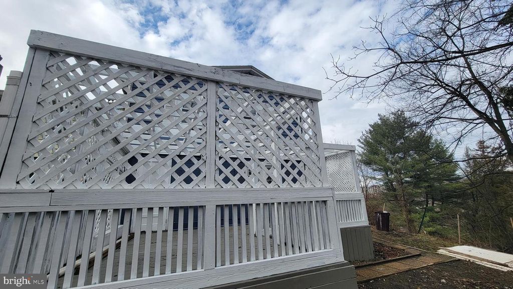 Image 10 of property listing at 4 YOST AVE, Cumberland, MD 21502