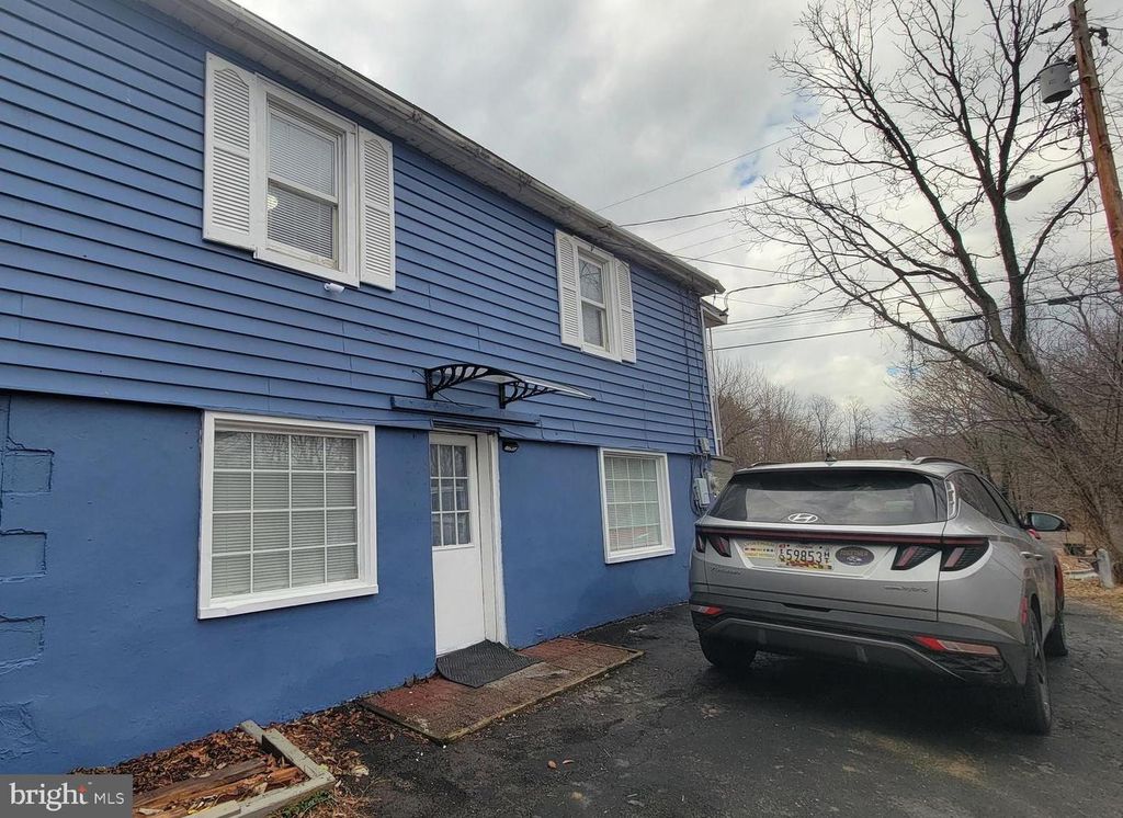 Image 4 of property listing at 4 YOST AVE, Cumberland, MD 21502