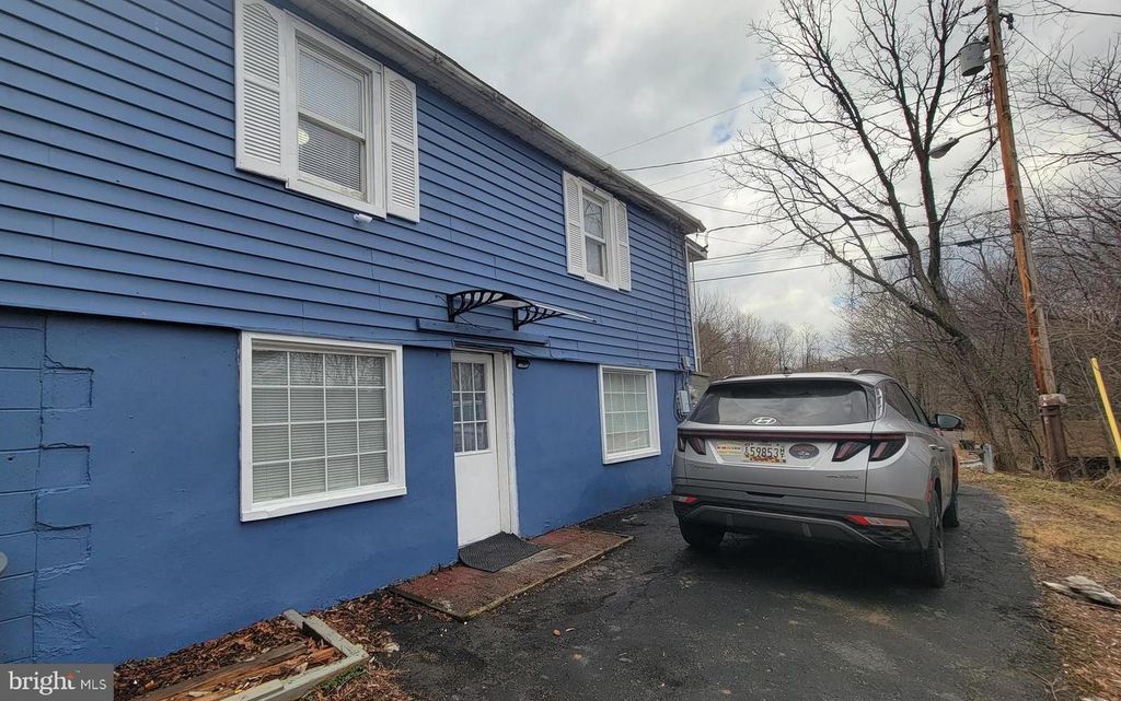 Image 5 of property listing at 4 YOST AVE, Cumberland, MD 21502