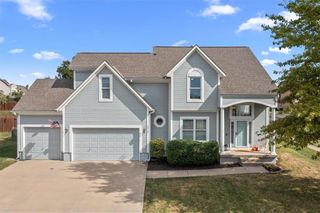 2313 SW Woodhaven Court, Lee's Summit, MO 64082
