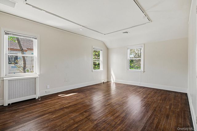 91 Port Washington Boulevard, Roslyn, NY 11576