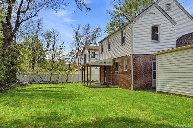 91 Port Washington Boulevard, Roslyn, NY 11576