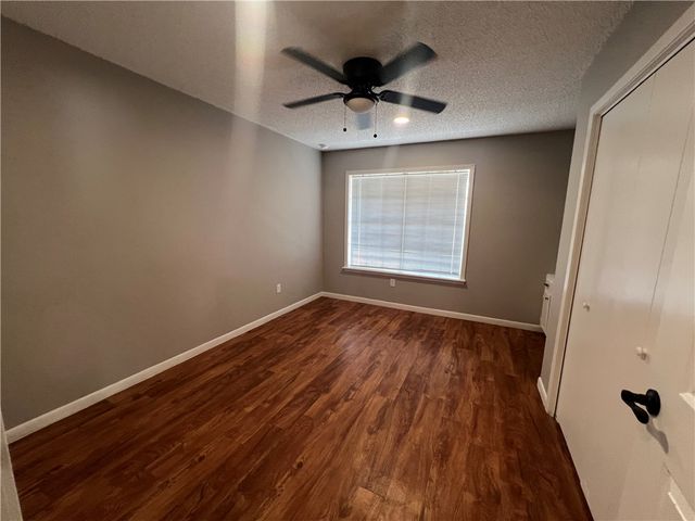 410 Fairway Drive, Bryan, TX 77801