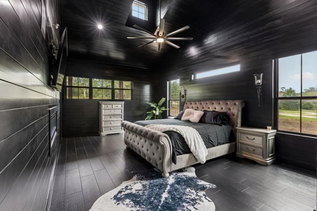 143 W Tanglebriar CT, Bastrop, TX 78602