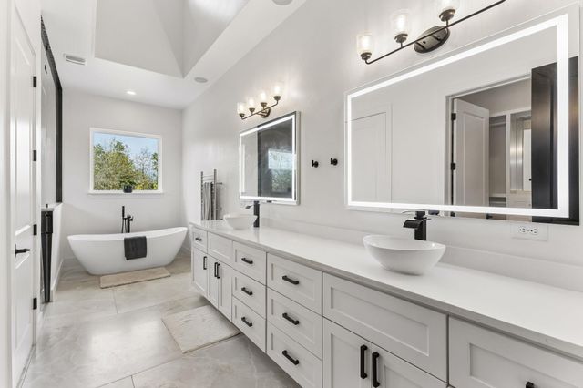 143 W Tanglebriar CT, Bastrop, TX 78602