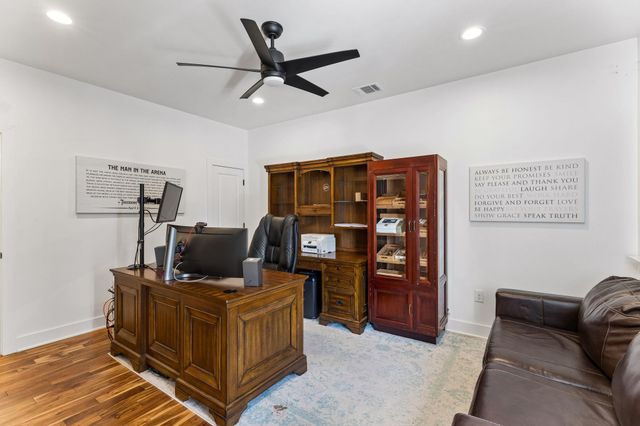 143 W Tanglebriar CT, Bastrop, TX 78602