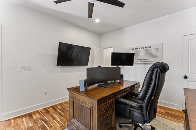 143 W Tanglebriar CT, Bastrop, TX 78602