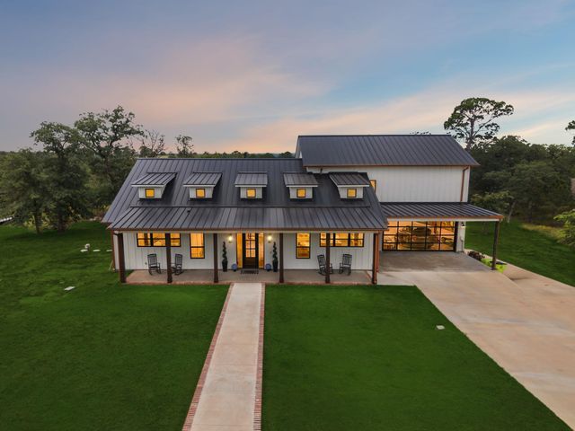 143 W Tanglebriar CT, Bastrop, TX 78602
