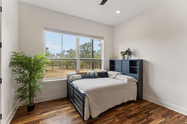 143 W Tanglebriar CT, Bastrop, TX 78602
