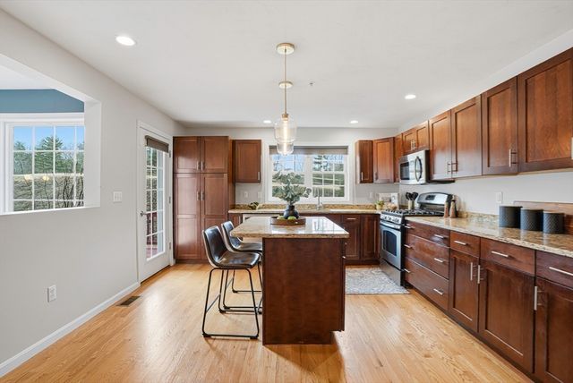 4 Patriots Blvd 4, Hopkinton, MA 01748