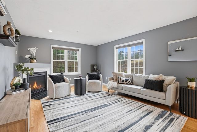 4 Patriots Blvd 4, Hopkinton, MA 01748