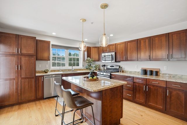 4 Patriots Blvd 4, Hopkinton, MA 01748