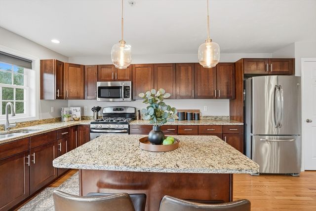 4 Patriots Blvd 4, Hopkinton, MA 01748