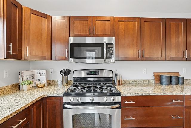 4 Patriots Blvd 4, Hopkinton, MA 01748