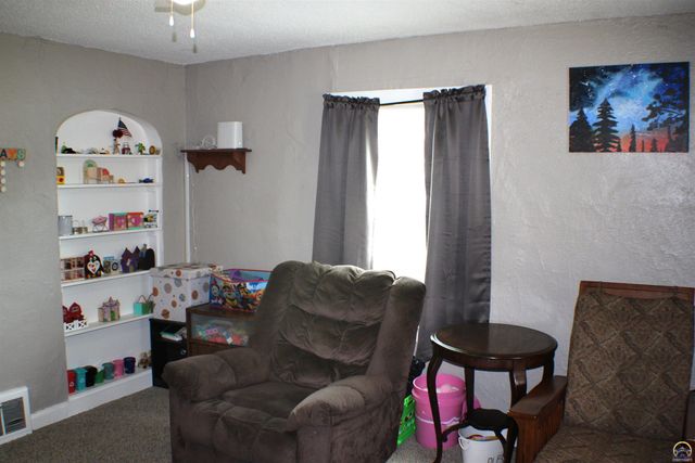 1235 NE Madison ST, Topeka, KS 66608