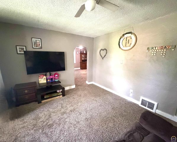 1235 NE Madison ST, Topeka, KS 66608