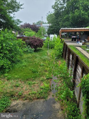 523 CRITTENDEN ST NW, Washington, DC 20011