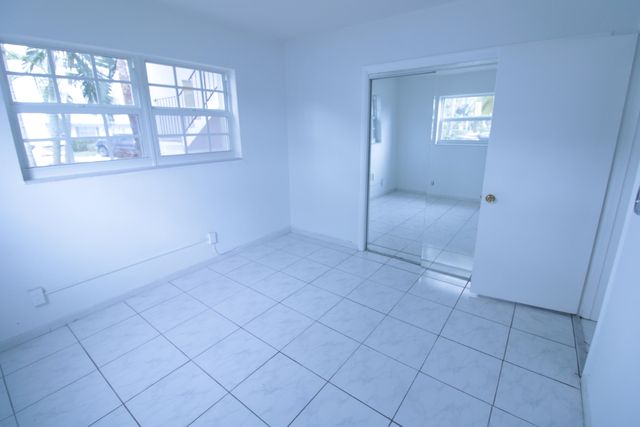 465 Paradise Isle Boulevard 110, Hallandale Beach, FL 33009