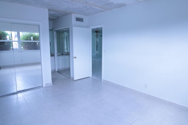 465 Paradise Isle Boulevard 110, Hallandale Beach, FL 33009