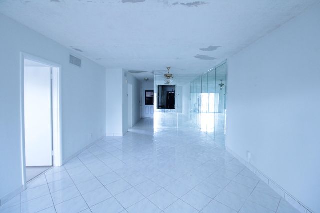465 Paradise Isle Boulevard 110, Hallandale Beach, FL 33009