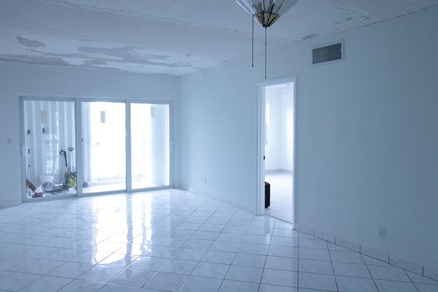 465 Paradise Isle Boulevard 110, Hallandale Beach, FL 33009