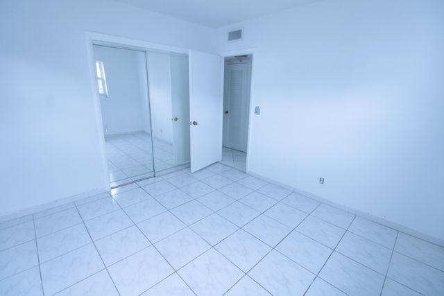 465 Paradise Isle Boulevard 110, Hallandale Beach, FL 33009