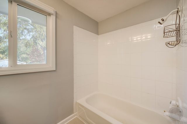 1601 Kingston Lane, Schaumburg, IL 60193