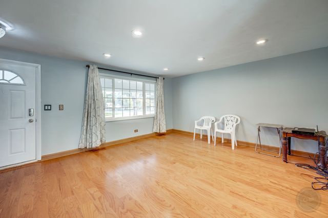 1601 Kingston Lane, Schaumburg, IL 60193