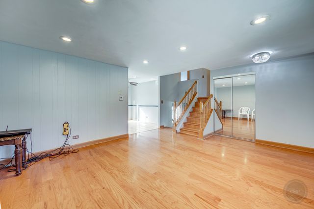 1601 Kingston Lane, Schaumburg, IL 60193