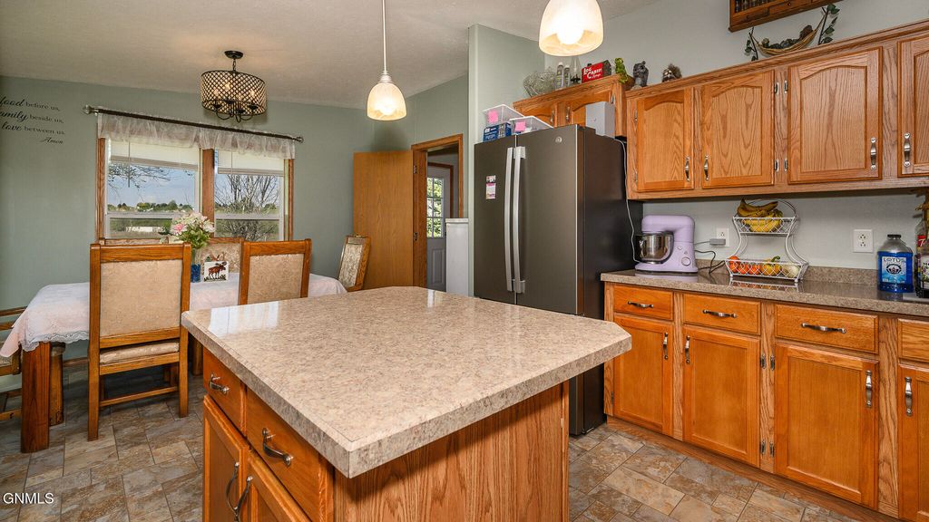 3867 Valley Loop, Bismarck, ND 58503 photo 10