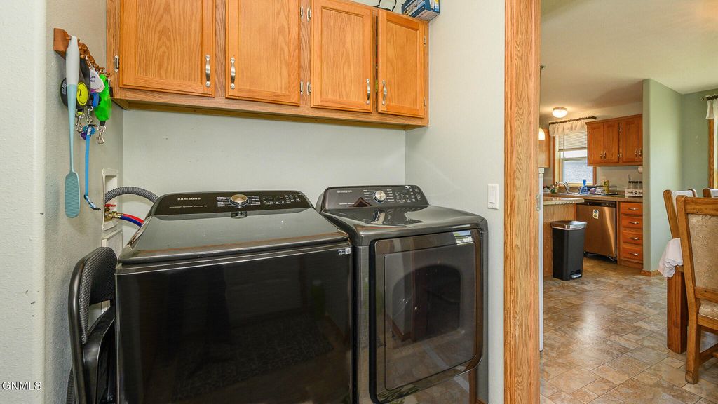 3867 Valley Loop, Bismarck, ND 58503 photo 11