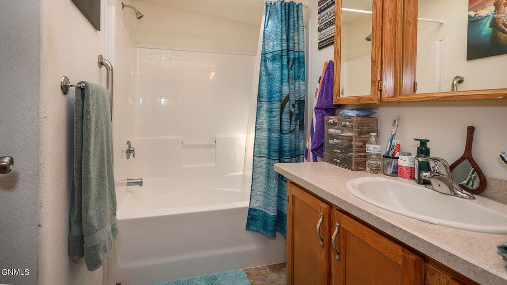 3867 Valley Loop, Bismarck, ND 58503 photo 13