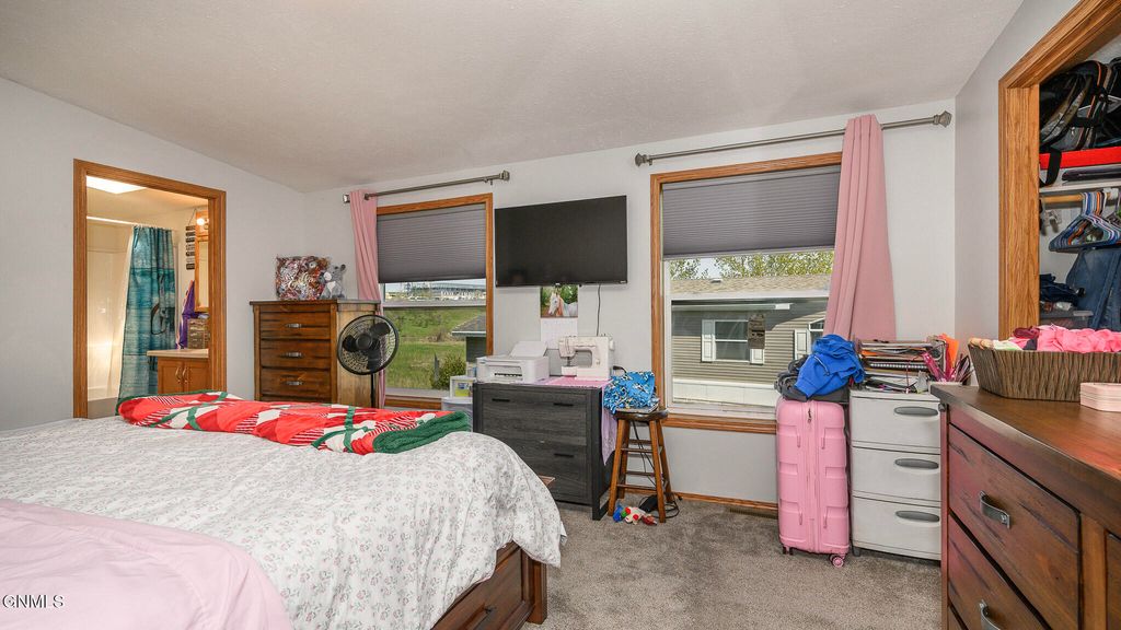 3867 Valley Loop, Bismarck, ND 58503 photo 14