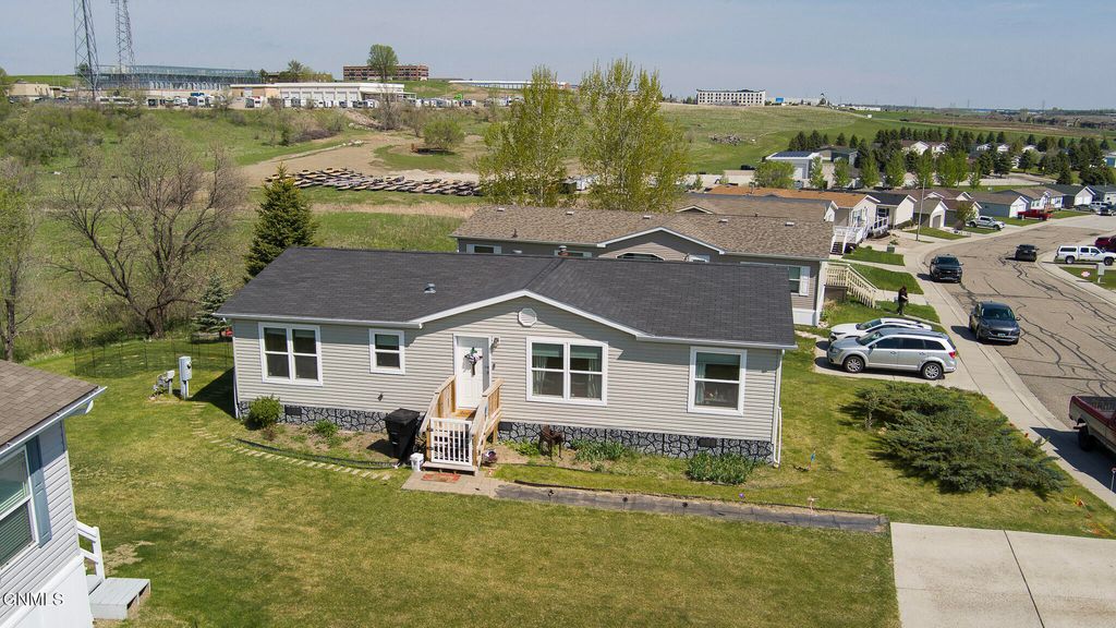 3867 Valley Loop, Bismarck, ND 58503 photo 20