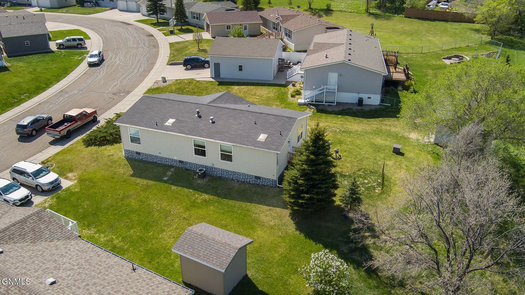 3867 Valley Loop, Bismarck, ND 58503 photo 21