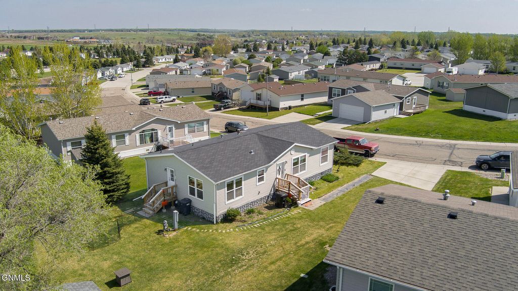 3867 Valley Loop, Bismarck, ND 58503 photo 22