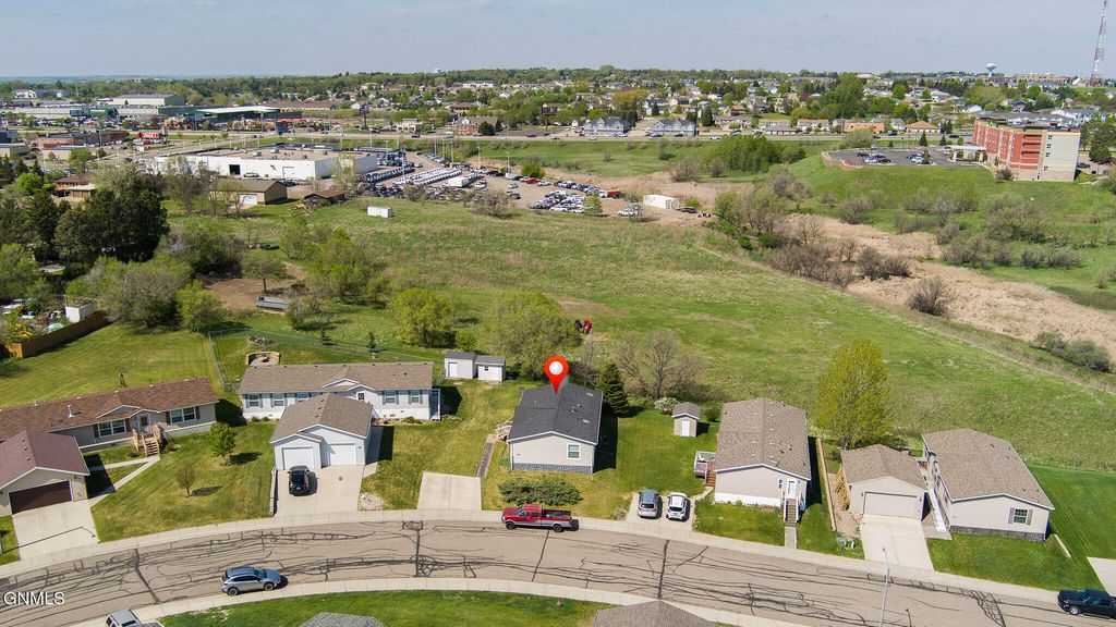 3867 Valley Loop, Bismarck, ND 58503 photo 23